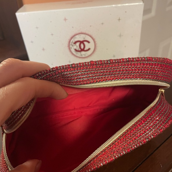 Chanel Cosmetic Bag - Picture 6 of 9